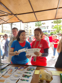 Two teachers in conversation at a stand