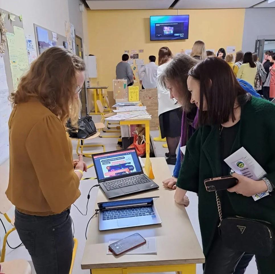 Presentation of Science on Stage teaching materials to teachers in ...